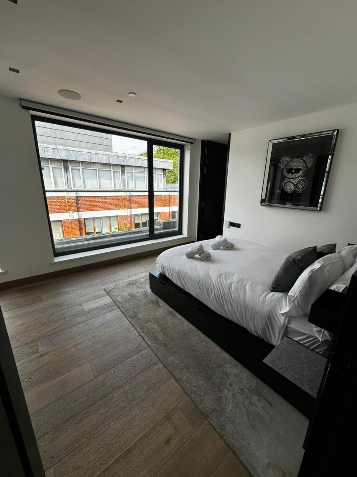 Shoreditch 3 Bed 2 Bath Large Terrace & Park View *
