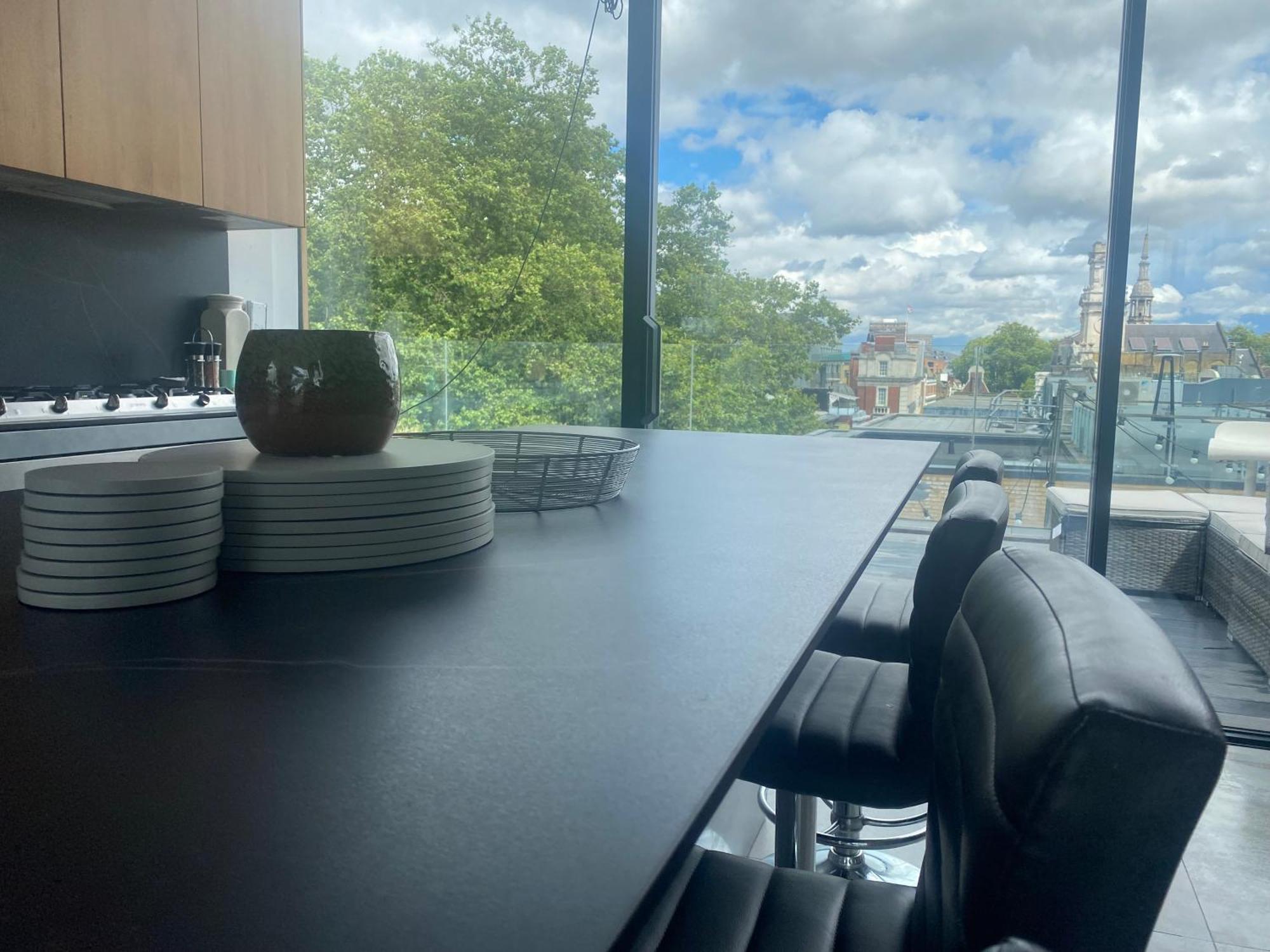 Shoreditch 3 Bed 2 Bath Large Terrace & Park View
