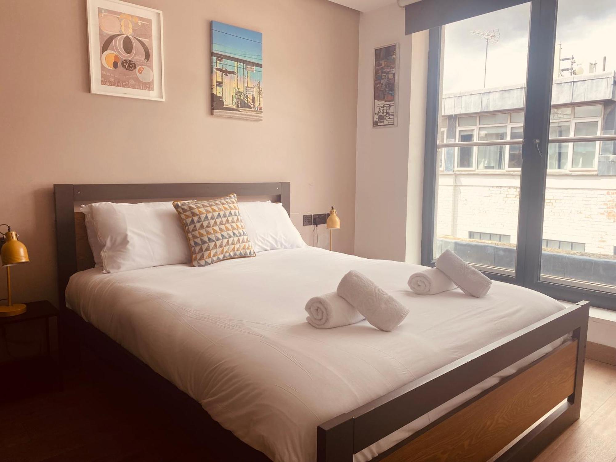 Shoreditch 3 Bed 2 Bath Large Terrace & Park View *